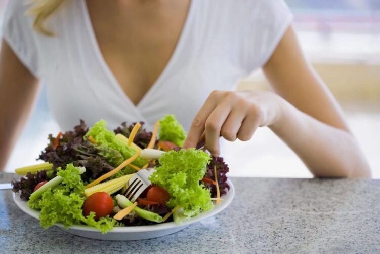 manger de la salade de légumes sur votre régime préféré